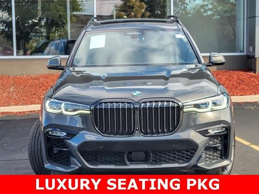 2022 BMW X7 M50i