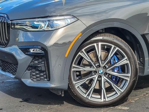 2022 BMW X7 M50i