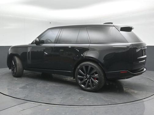 2025 Land Rover Range Rover P615 SV