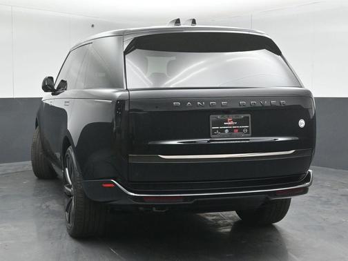 2025 Land Rover Range Rover P615 SV