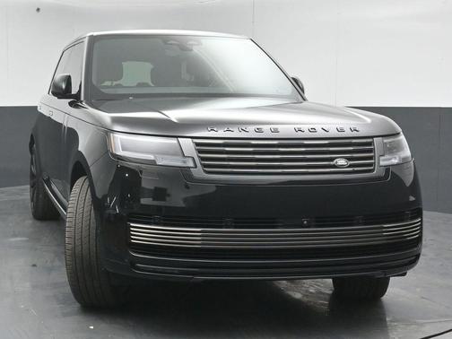 2025 Land Rover Range Rover P615 SV