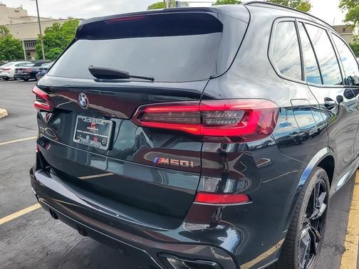 2022 BMW X5 M50i