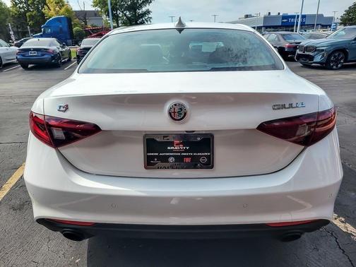 2022 Alfa Romeo Giulia Base