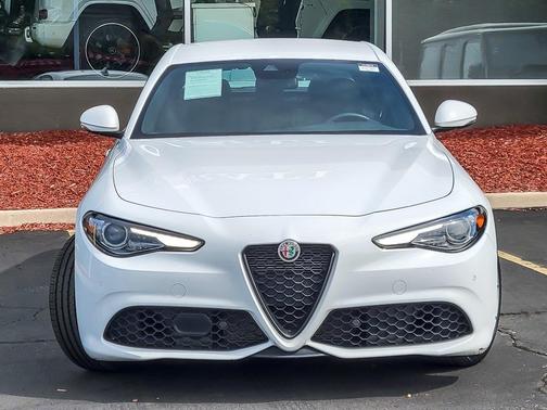 2022 Alfa Romeo Giulia Base