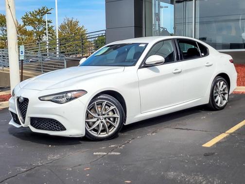 2022 Alfa Romeo Giulia Base