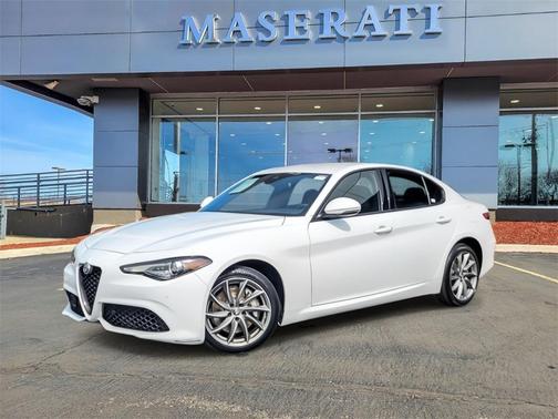 2022 Alfa Romeo Giulia Base