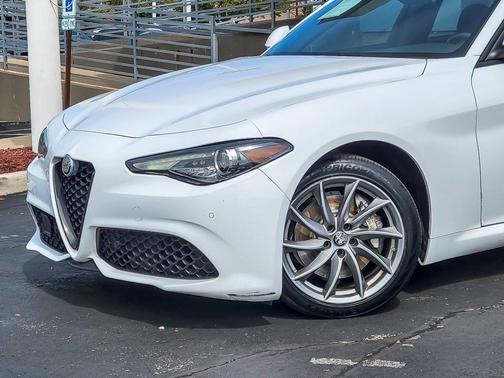 2022 Alfa Romeo Giulia Base