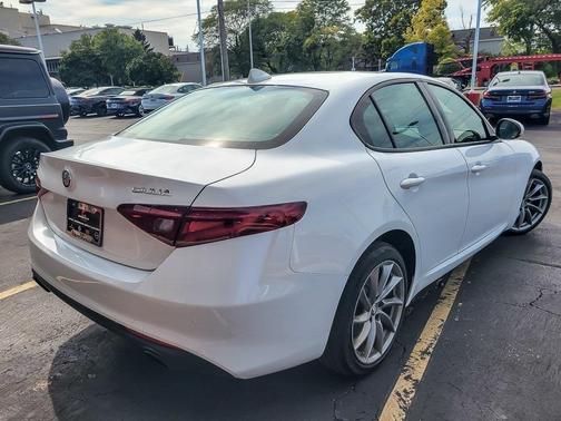 2022 Alfa Romeo Giulia Base