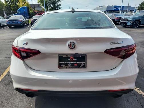 2022 Alfa Romeo Giulia Base