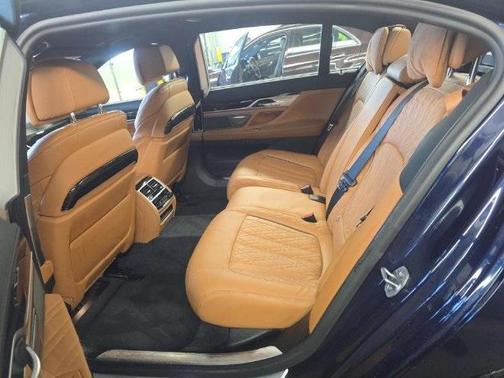 2022 BMW 750 i xDrive