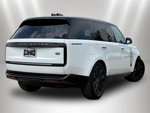 Fuji White 2023 Land Rover Range Rover P530 SE