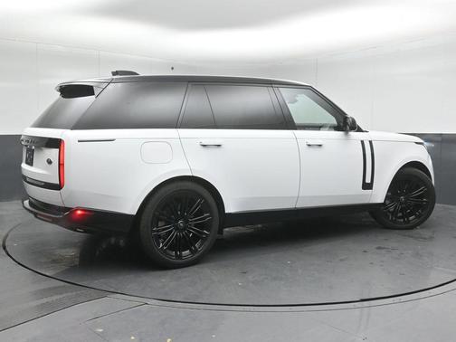 2023 Land Rover Range Rover P530 SE