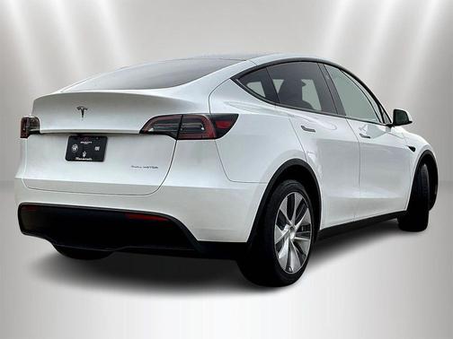 White 2024 Tesla Model Y Long Range