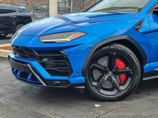 2019 Lamborghini Urus Base