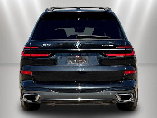 Black Sapphire Metallic 2024 BMW X7 xDrive40i