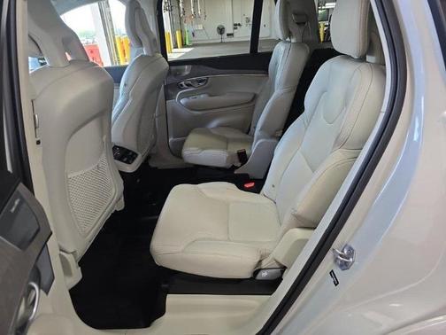2022 Volvo XC90 T6 Inscription 6 Passenger