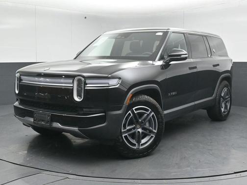 2025 Rivian R1S Adventure