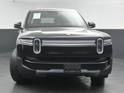 2025 Rivian R1S Adventure