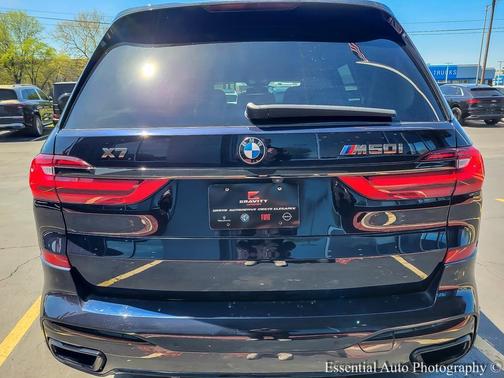 2022 BMW X7 M50i