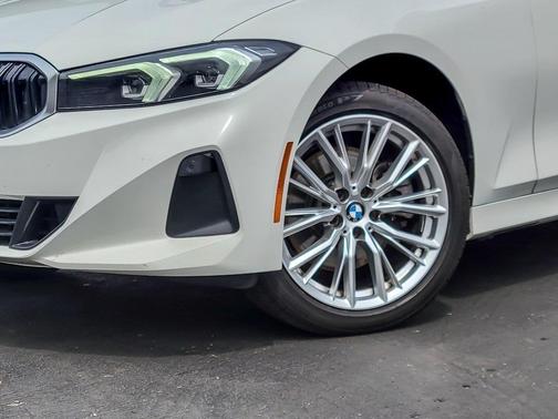 2023 BMW 330 i xDrive