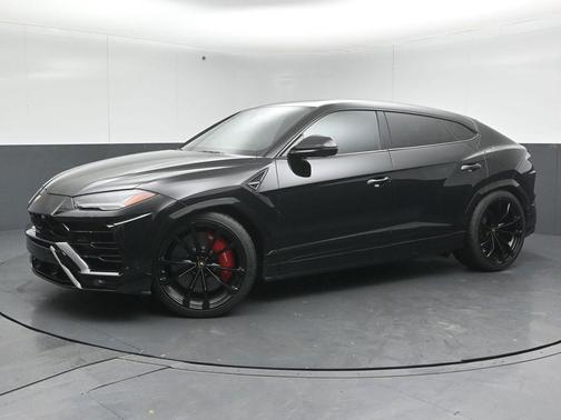 2021 Lamborghini Urus Pearl Capsule