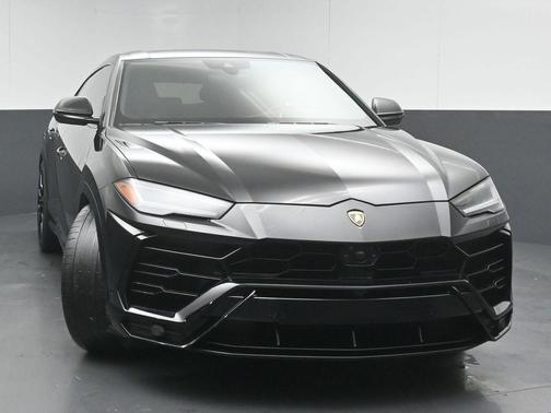 2021 Lamborghini Urus Pearl Capsule