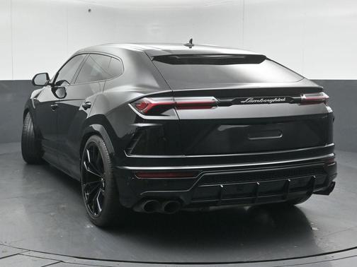 2021 Lamborghini Urus Pearl Capsule