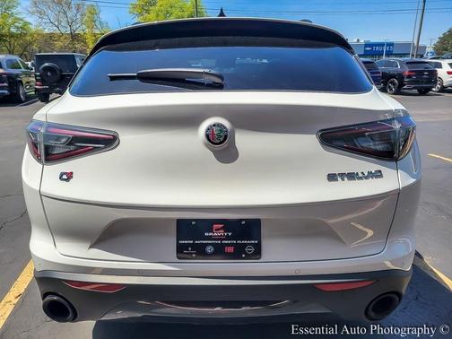 2024 Alfa Romeo Stelvio Base