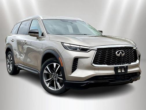 Silver 2023 INFINITI QX60 Luxe