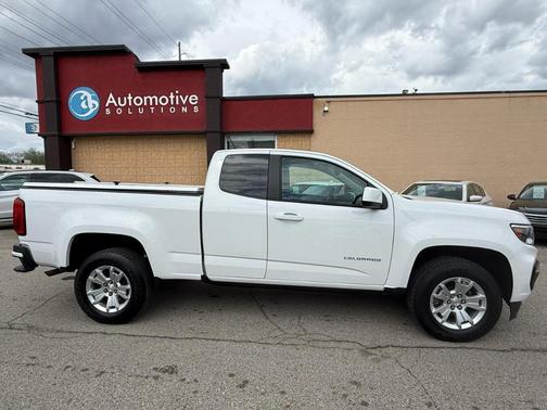 White 2022 Chevrolet Colorado LT