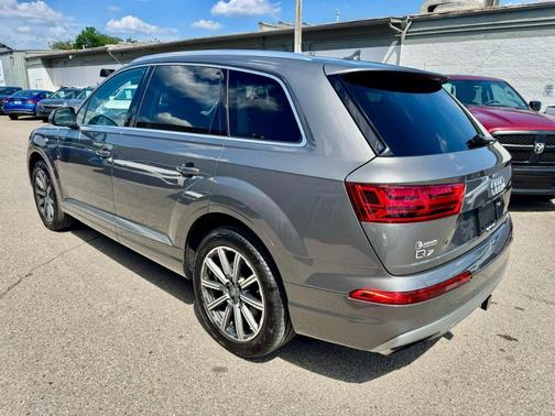 Graphite Gray Metallic 2017 Audi Q7 3.0T Prestige