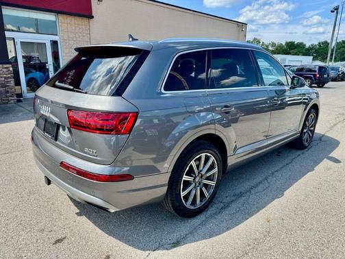 Graphite Gray Metallic 2017 Audi Q7 3.0T Prestige