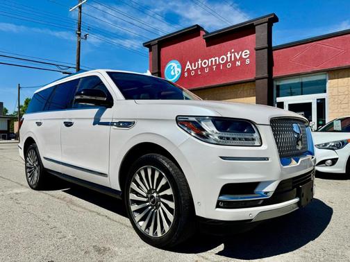 White 2019 Lincoln Navigator Reserve