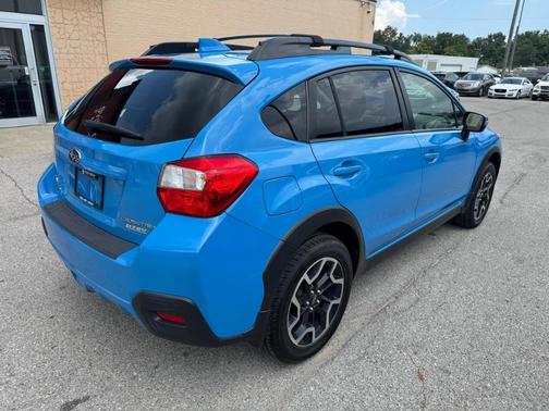 Hyper Blue 2017 Subaru Crosstrek 2.0i Limited