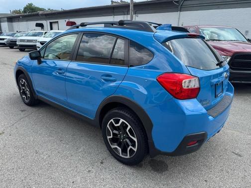 Hyper Blue 2017 Subaru Crosstrek 2.0i Limited