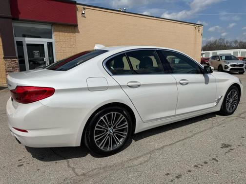 White 2019 BMW 530 i xDrive