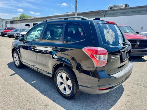 Crystal Black Silica 2016 Subaru Forester 2.5i Premium