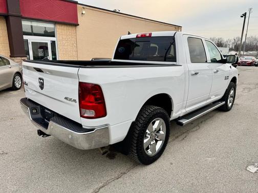 2016 RAM 1500 SLT