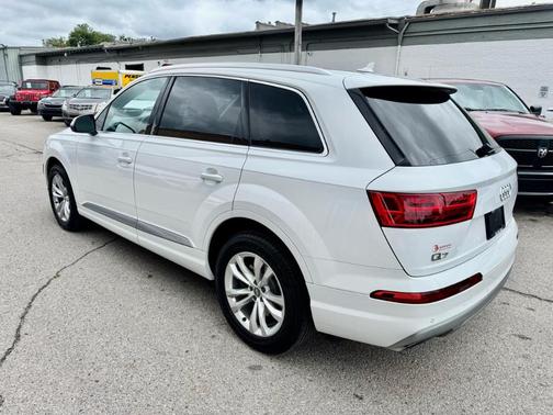 Carrara White 2019 Audi Q7 55 Premium Plus