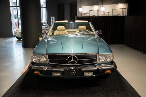 Turquoise 1987 Mercedes-Benz SL-Class 560SL