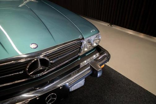 Turquoise 1987 Mercedes-Benz SL-Class 560SL