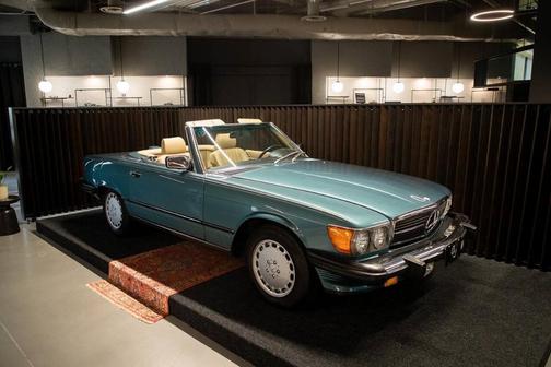 Turquoise 1987 Mercedes-Benz SL-Class 560SL