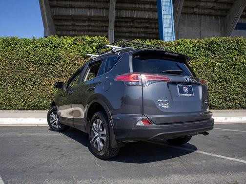 Magnetic Gray Metallic 2018 Toyota RAV4 LE