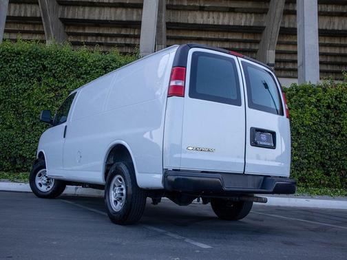 Summit White 2022 Chevrolet Express 2500 LT