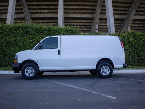 Summit White 2022 Chevrolet Express 2500 LT
