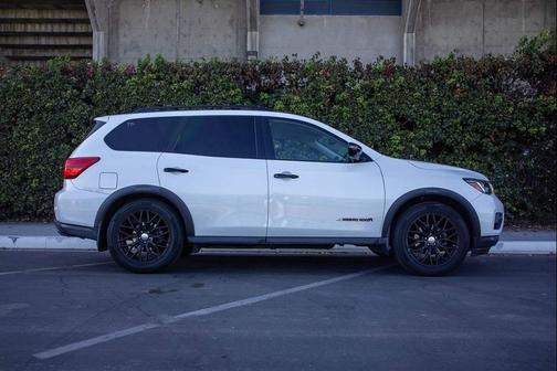 2020 Nissan Pathfinder SL 2WD