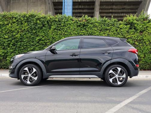 Black Noir Pearl 2018 Hyundai TUCSON Value
