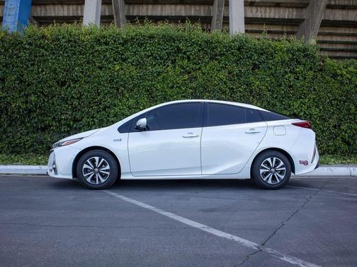 Blizzard Pearl 2019 Toyota Prius Prime Advanced
