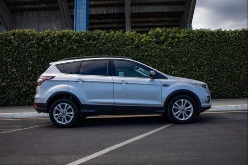 Ingot Silver Metallic 2018 Ford Escape SE