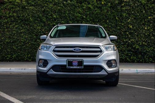 Ingot Silver Metallic 2018 Ford Escape SE